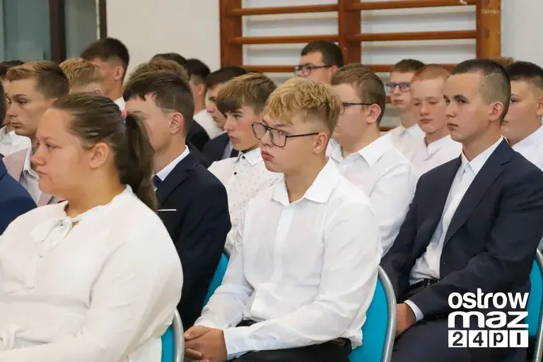 Nowy rok szkolny rozpoczęty w ZSCKR w Starym Lubiejewie (zdjęcia)