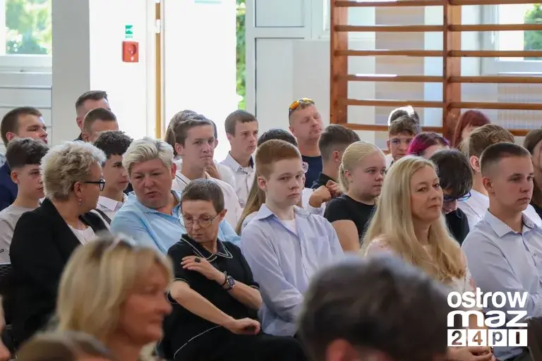 Nowy rok szkolny rozpoczęty w ZSCKR w Starym Lubiejewie (zdjęcia)