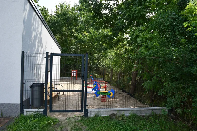 Nowe place zabaw w gminie Brok. Dzieci mają teraz miejsca do zabawy. Fot. UMiG Brok