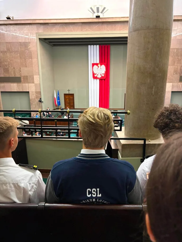 Uczniowie CSL TL odwiedzili Sejm RP. Wyjątkowa lekcja historii i wiedzy o państwie. Fot. CSL Technikum Lotnicze