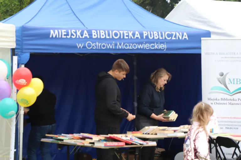 Wyjątkowy żuk zawitał do Ostrowi. Niezwykła akcja w Ogródku Jordanowskim (zdjęcia, wideo)