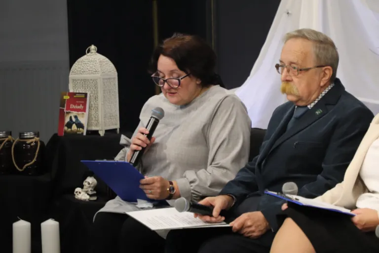 'Dziady' Adama Mickiewicza zabrzmiały w Starej Elektrowni. Narodowe Czytanie w Ostrowi Mazowieckiej (zdjęcia, wideo)