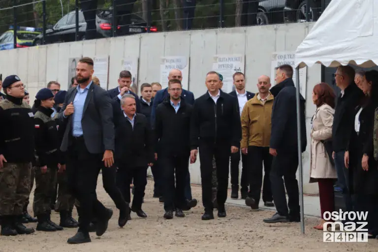 Prezydent Karol Nawrocki na otwarciu strzelnicy w Bogutach-Piankach