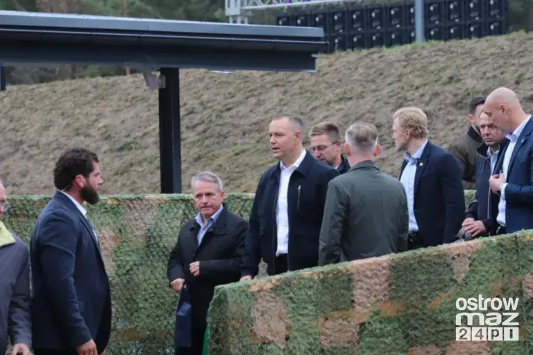 Prezydent Karol Nawrocki na otwarciu strzelnicy w Bogutach-Piankach
