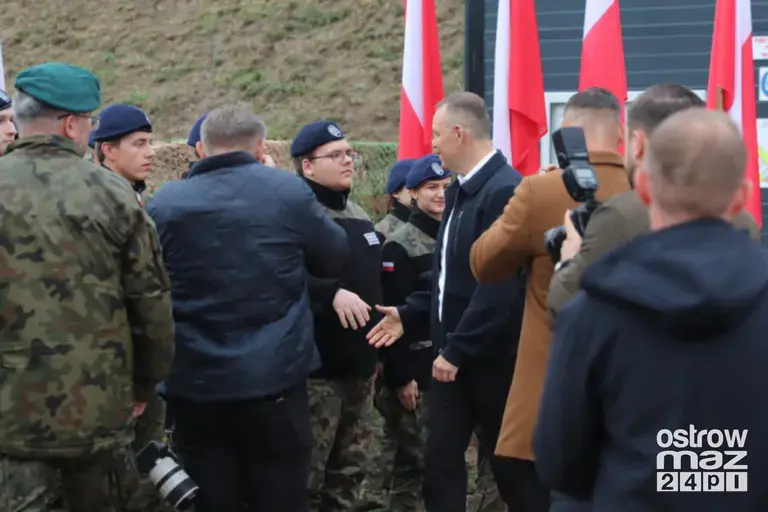 Prezydent Karol Nawrocki na otwarciu strzelnicy w Bogutach-Piankach