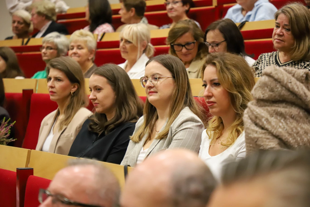 35 lat razem dla pacjentów. Pielęgniarki i położne świętowały w Ostrołęce (zdjęcia)