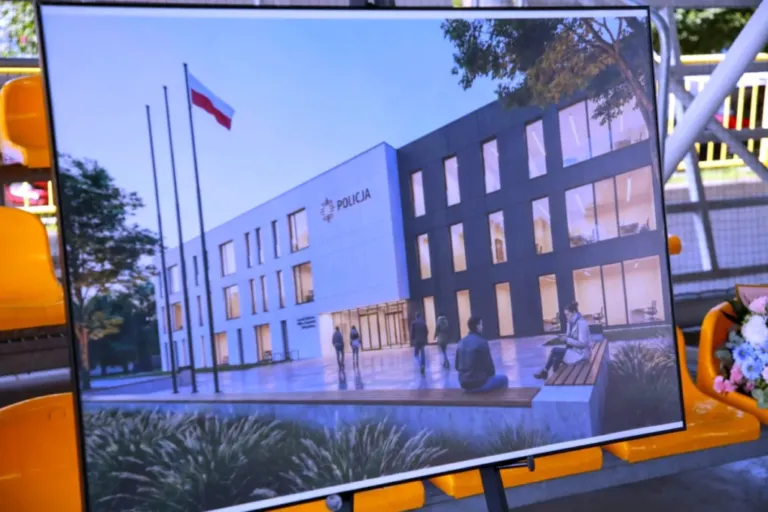 Trzy budynki przy Broniewskiego. Kolejny krok do nowej komendy