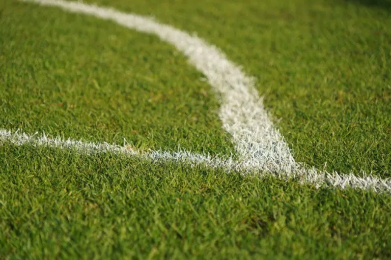 Czym jest faza play-off w Lidze Europy i kiedy się odbywa?