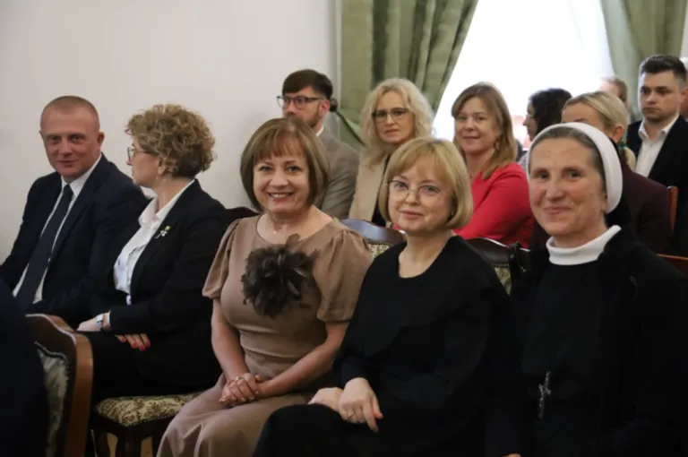 Obchody Dnia Edukacji Narodowej w Ostrowi. 21 nauczycieli z nagrodami burmistrza (lista nagrodzonych)
