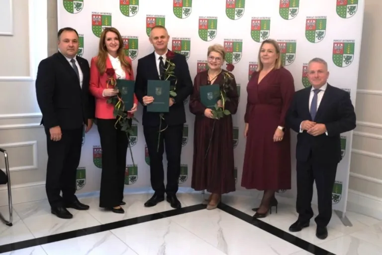 Powiatowy Dzień Edukacji Narodowej: ciepłe słowa i nagrody