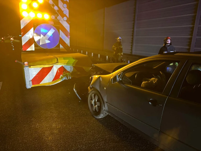 Wypadek na S8. Skoda wpadła na poduszkę zderzeniową