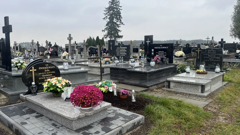 Cmentarz parafialny w Zarębach Kościelnych (zdjęcia)
