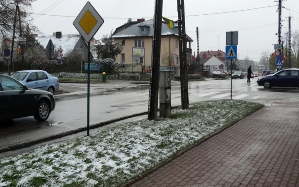Warunki na drogach coraz trudniejsze. Policja apeluje