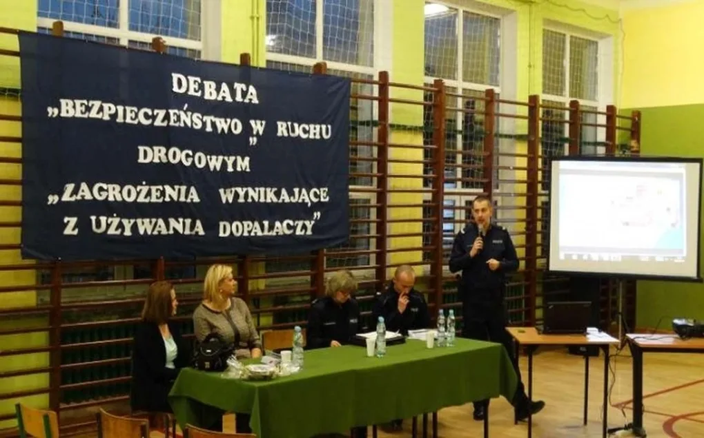 Debata o bezpieczeństwie w ruchu drogowym i zagrożeniach związanych z dopalaczami
