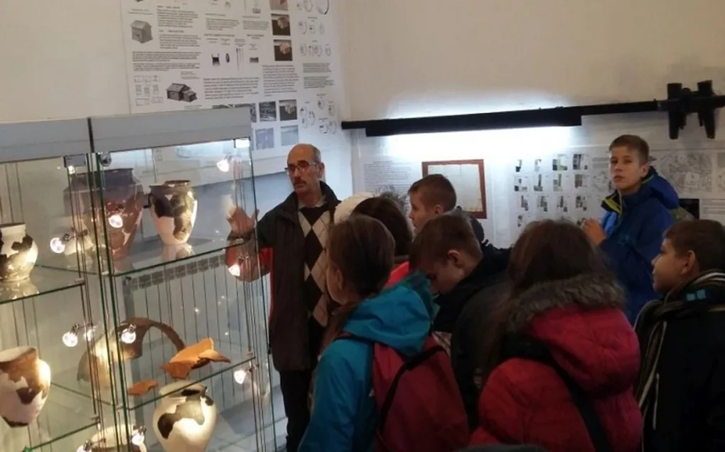 Blisko trzystu ostrowskich uczniów zwiedziło Pułtusk (zdjęcia)