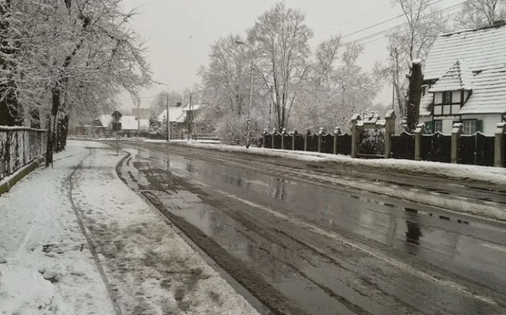 Uwaga na pogarszające się warunki na drodze