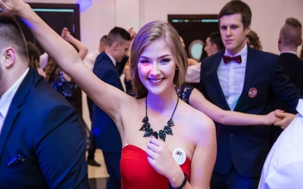 Studniówka ostrowskiego 'Rubinka' (zdjęcia, wideo)