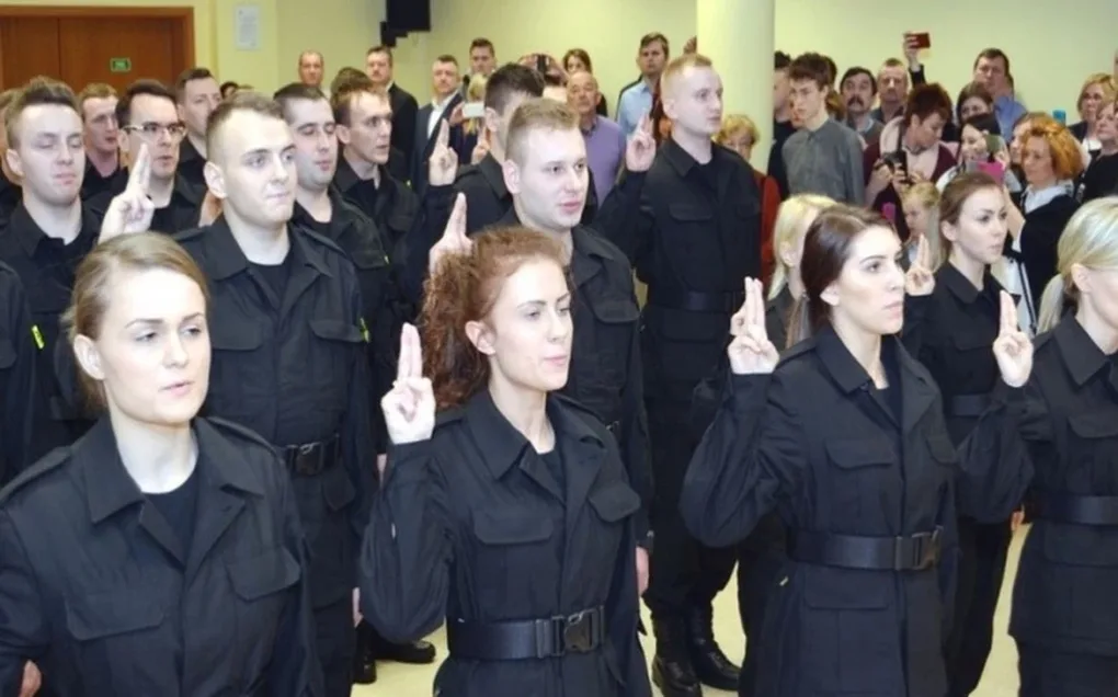 Przyjęto 41 nowych policjantów (zdjęcia)
