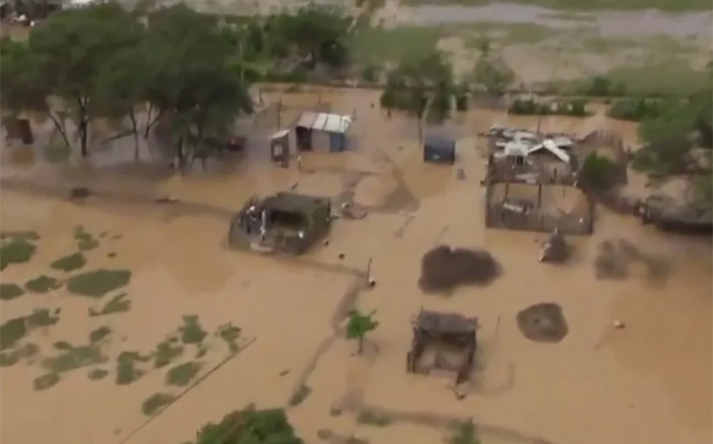 Powódź w Peru. Poszkodowanych ewakuowano śmigłowcami (wideo)