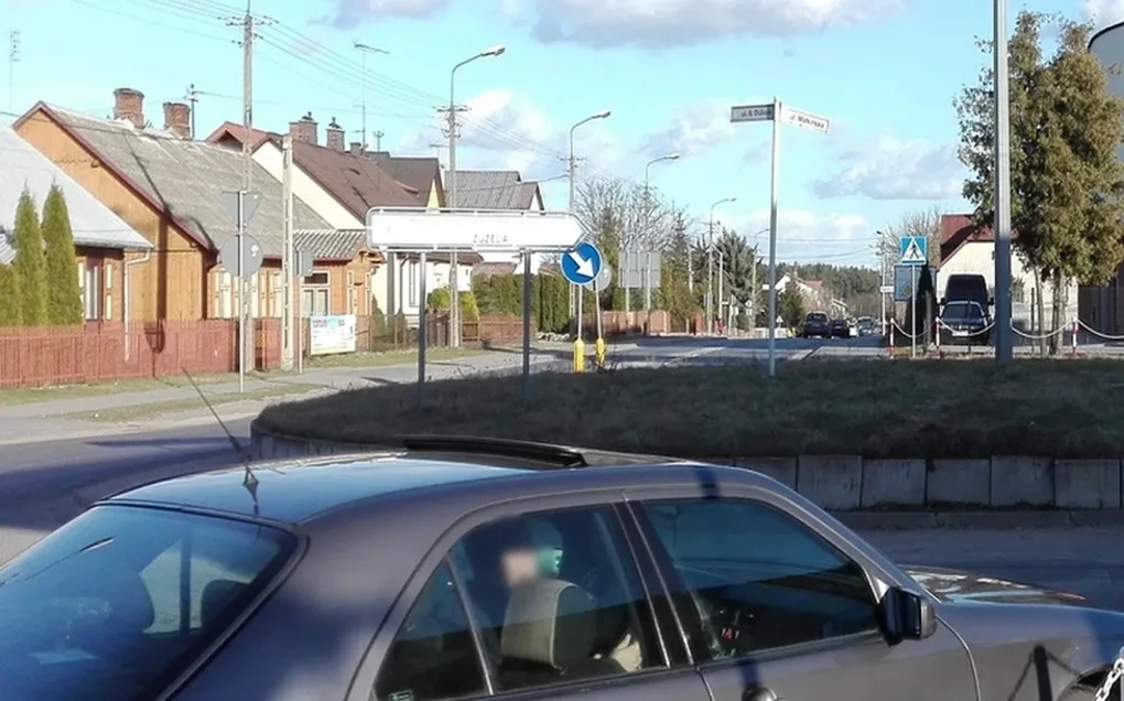 Ostrowskie rondo z imieniem ks. Obrębskiego