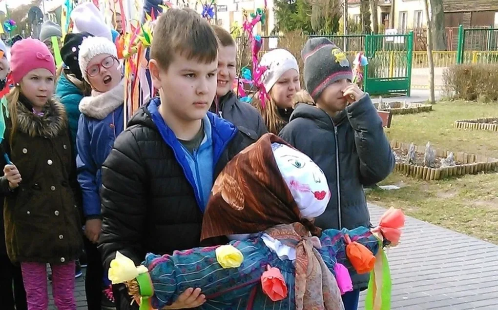 'Dwójka' powitała wiosnę paląc marzannę (zdjęcia)