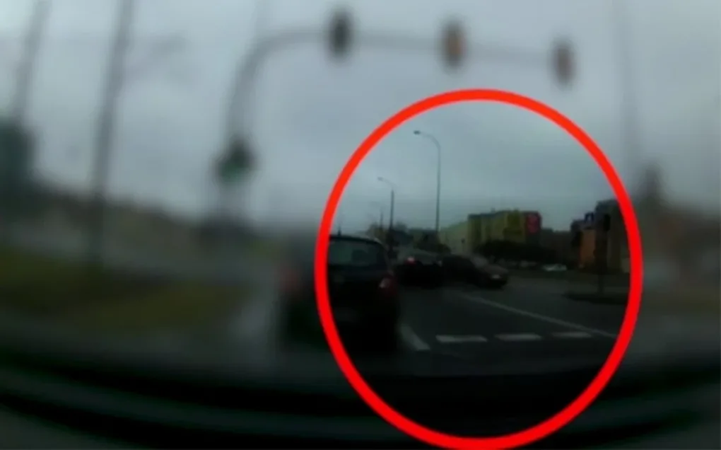 Pirata drogowy jadąc 140 km/h spowodował wypadek (wideo)