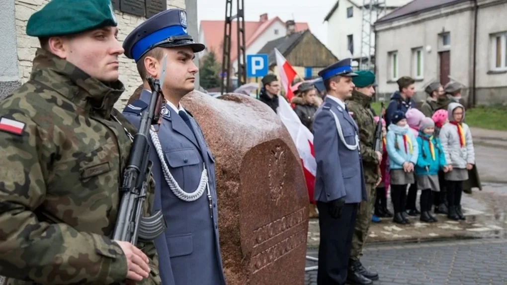 Uczcili pamięć ofiar zbrodni katyńskiej (zdjęcia)