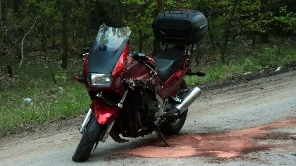 Pijany i bez prawa jazdy. Wypadek młodego motocyklisty (zdjęcia)