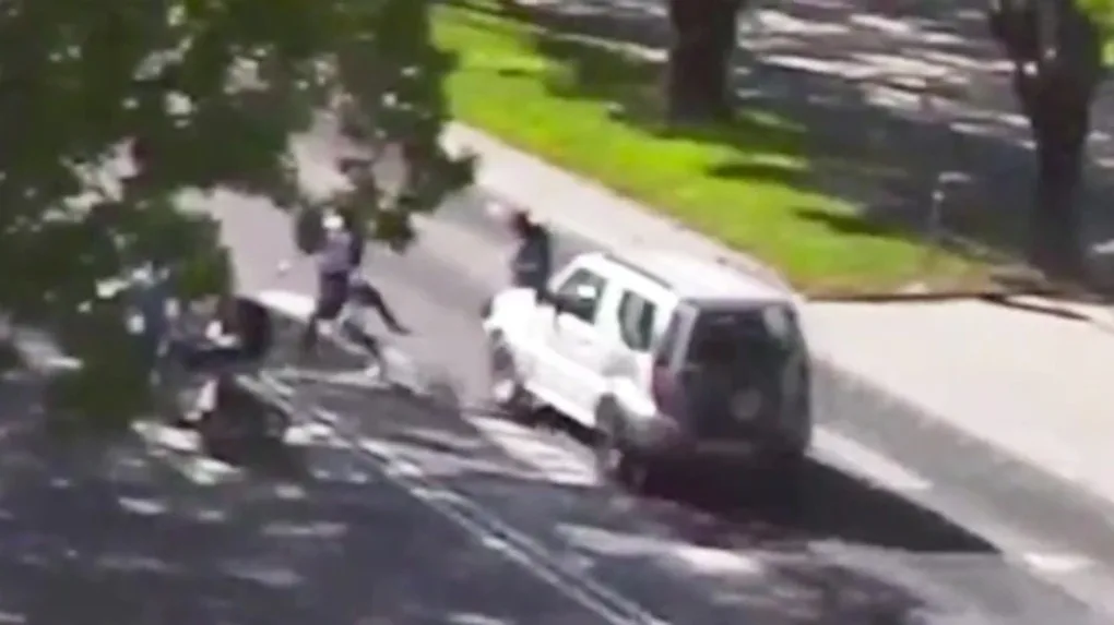Kobieta potrącona na przejściu dla pieszych (wideo)