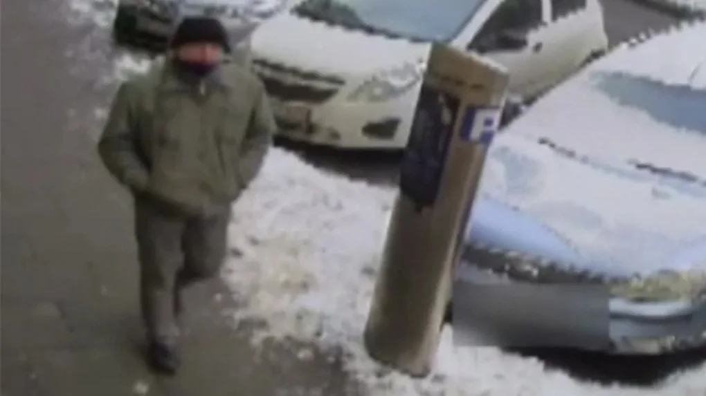 Skrzywdził małoletniego. Policja oferuje 20 tys. zł za pomoc w znalezieniu przestępcy (wideo)