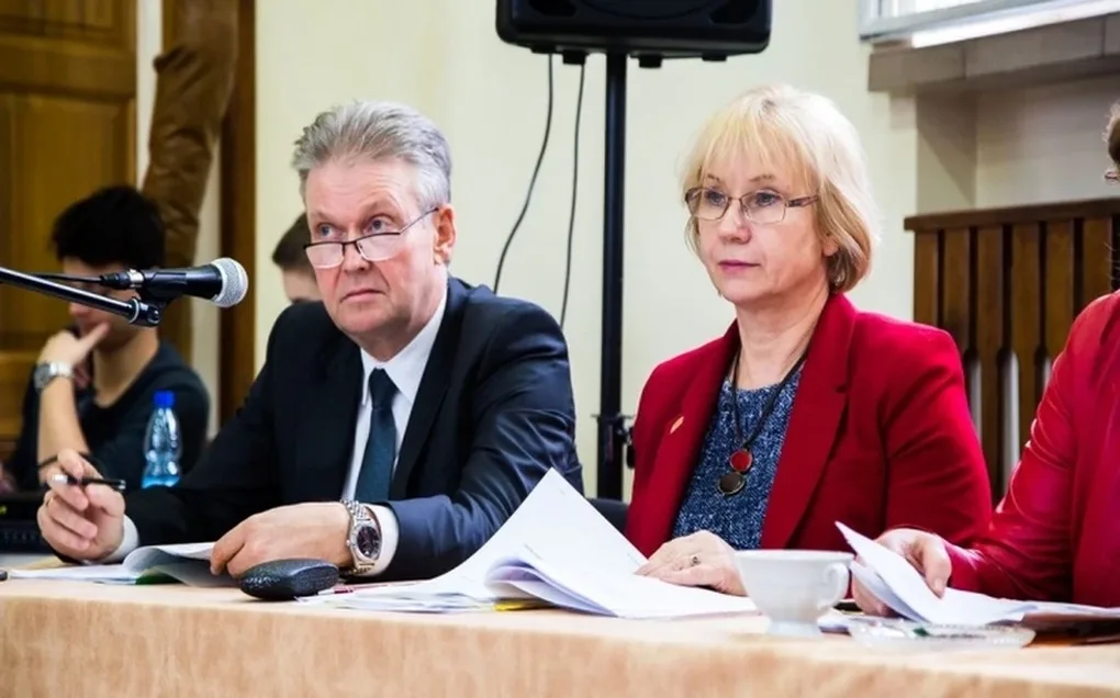 Sesja absolutoryjna rady powiatu (porządek obrad)