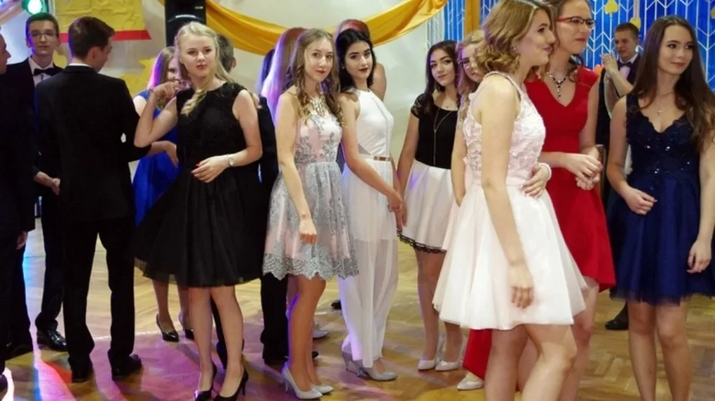 Bal gimnazjalny uczniów ostrowskiej 'Czwórki' (zdjęcia)