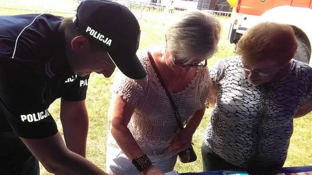 Ostrowska policja na Małkińskiej Nocy Świętojańskiej (zdjęcia)