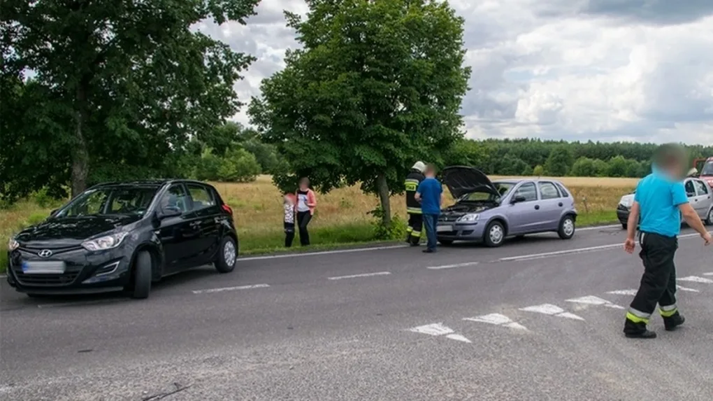 Zderzenie trzech aut na trasie Ostrów Mazowiecka-Ostrołęka