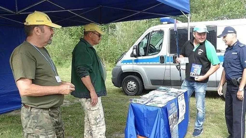 Zadbali o bezpieczeństwo podczas zawodów wędkarskich (zdjęcia)