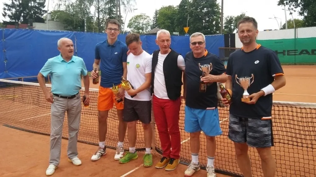 Szkopek i Matyczak triumfują na kortach przy Różańskiej