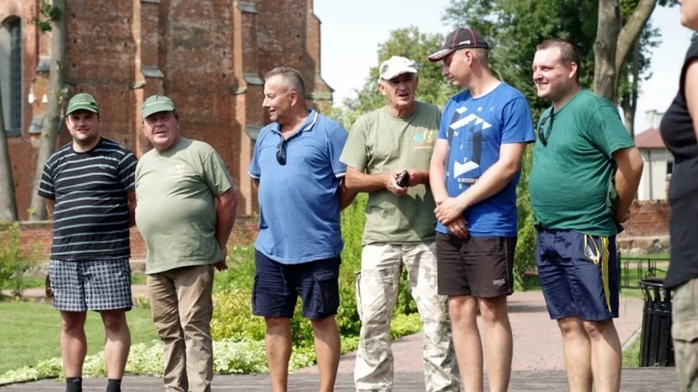 Marcin Kołakowski z pucharem wójta gminy Andrzejewo (zdjęcia)