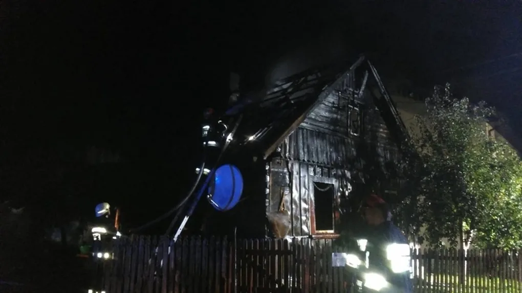 Ogień strawił drewniany dom