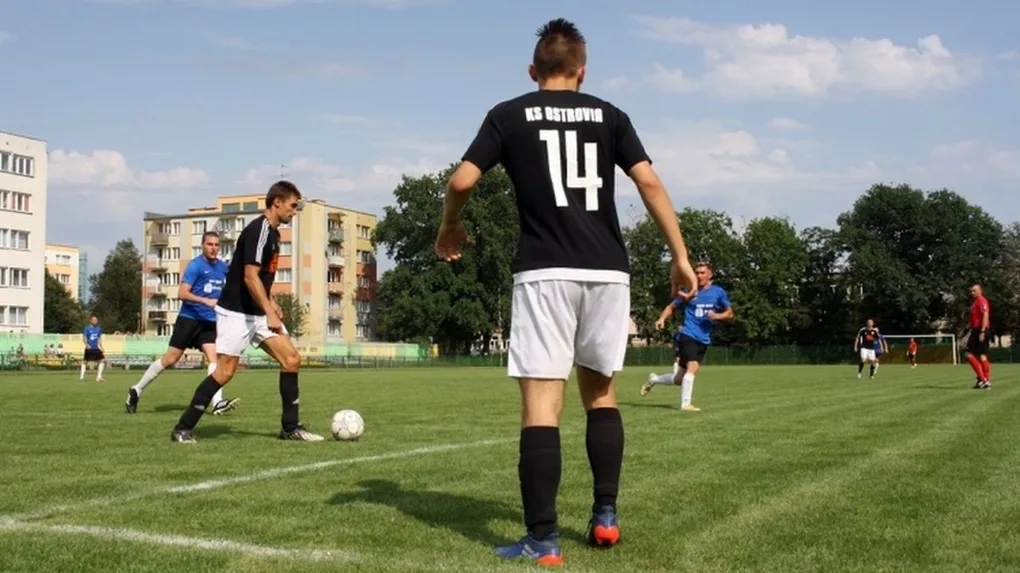 Ostrovia tuż nad strefą spadkową w okręgówce