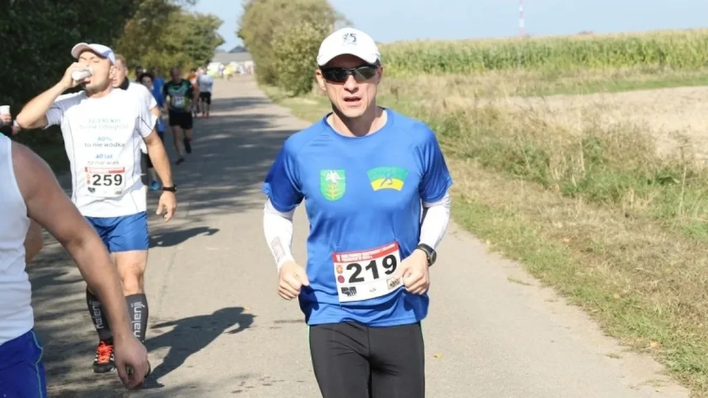 Biegiem oddali hołd marynarzom i ułanom (zdjęcia, wideo)