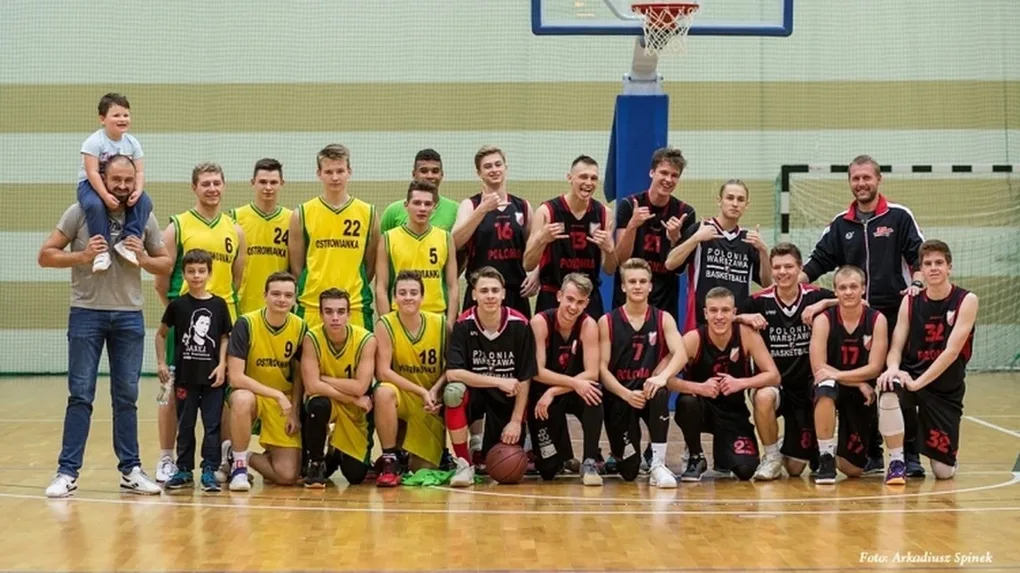 Koszykarze Ostrowianki ulegli Czarnym Koszulom