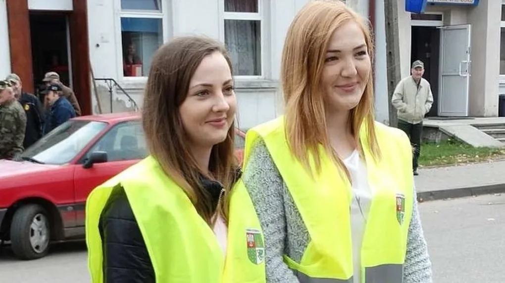 Wręczali mieszkańcom powiatu ostrowskiego kamizelki odblaskowe (zdjęcia)