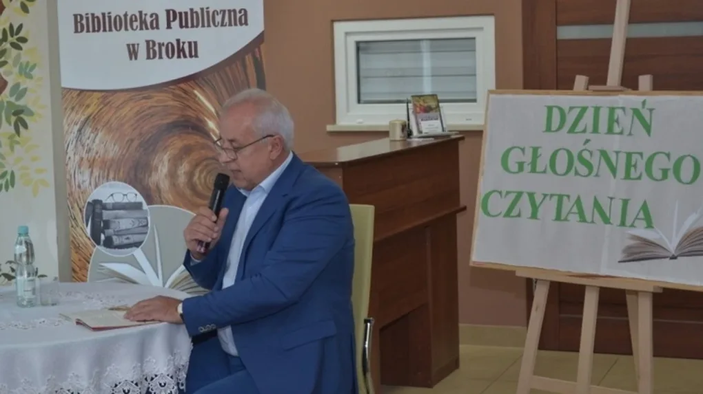Burmistrz Marek Młyński czytał dzieciom (zdjęcia)
