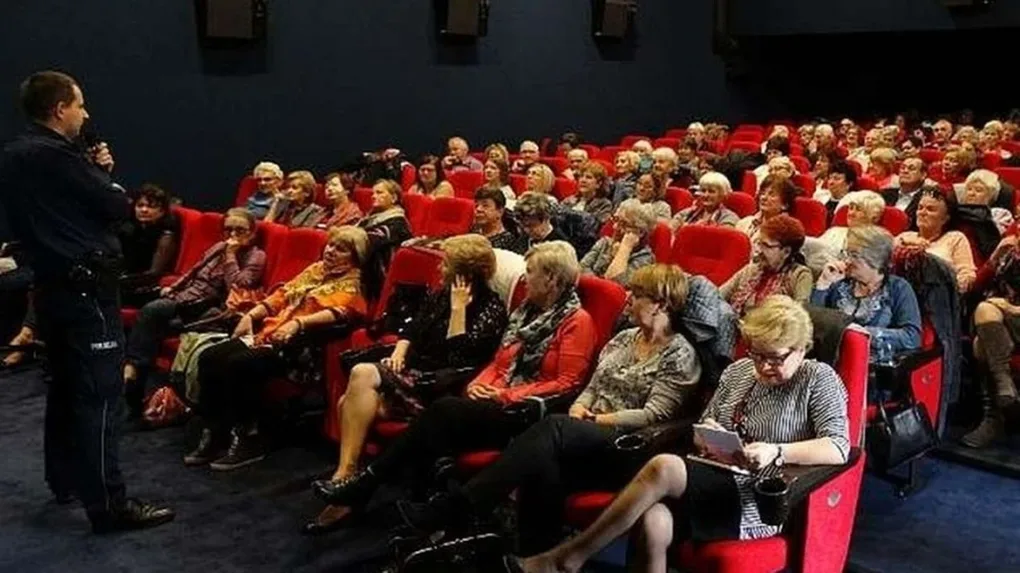 Seniorzy wysłuchali wykładu na temat oszustw
