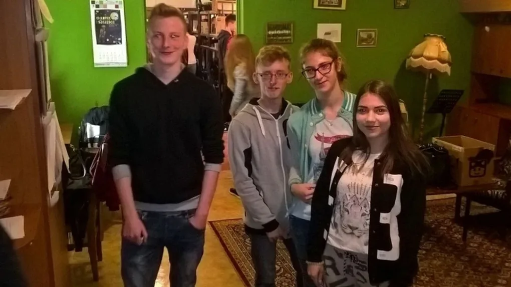 Młodzież z powiatu poznała ostrowski teatr (zdjęcia)