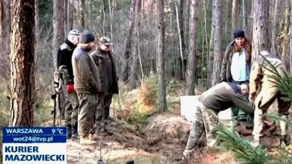 Arsenał broni w lesie pod Ostrowią Mazowiecką (wideo)