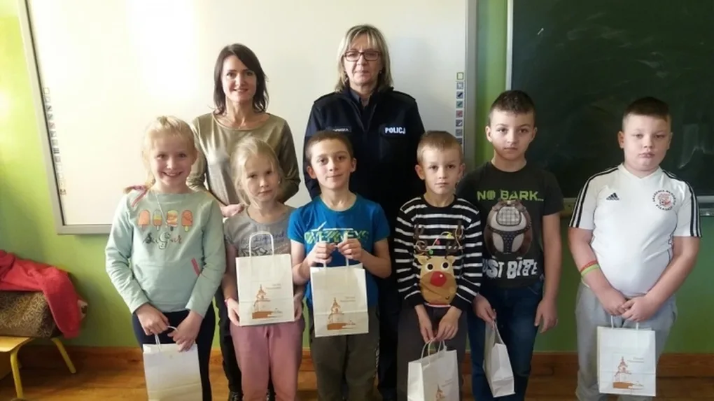 Spotkanie z policjantem i strażakiem w Dwójce (zdjęcia)