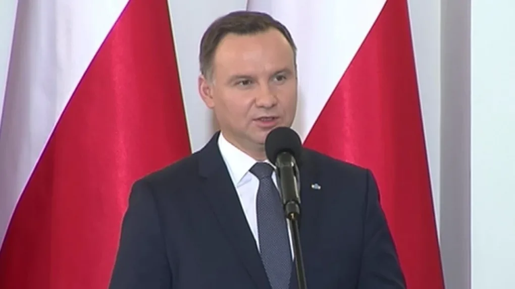 Prezydent podpisał ustawę ograniczającą handel w niedziele (wideo)