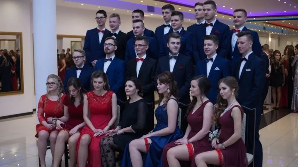 Studniówka maturzystów LO im. M. Kopernika (zdjęcia, wideo)