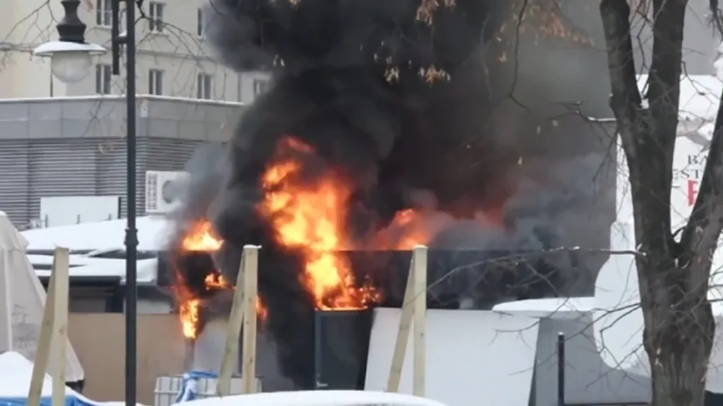Podpalił budkę z kebabem w centrum Warszawy (wideo)